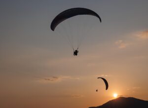 Quelle sellette de parapente choisir ? Guide 2025 pour voler confortablement et en sécurité